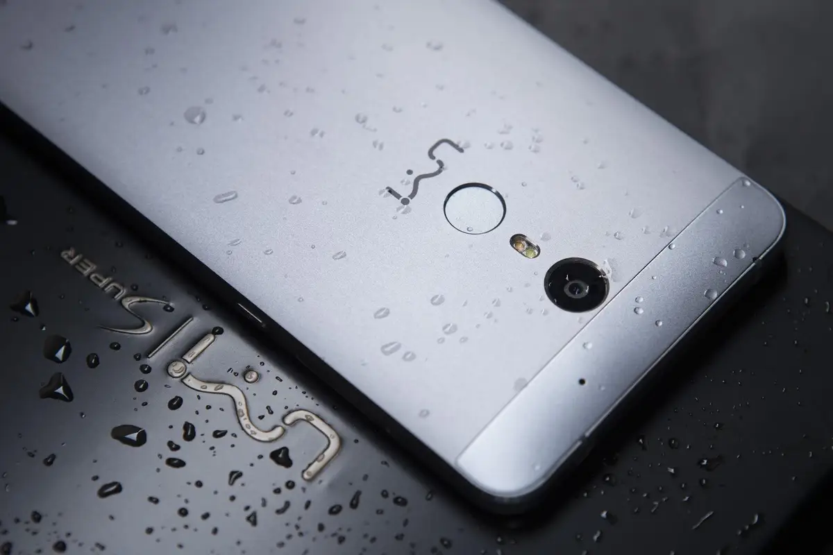 UMI Plus assumes the role of a budget flagship