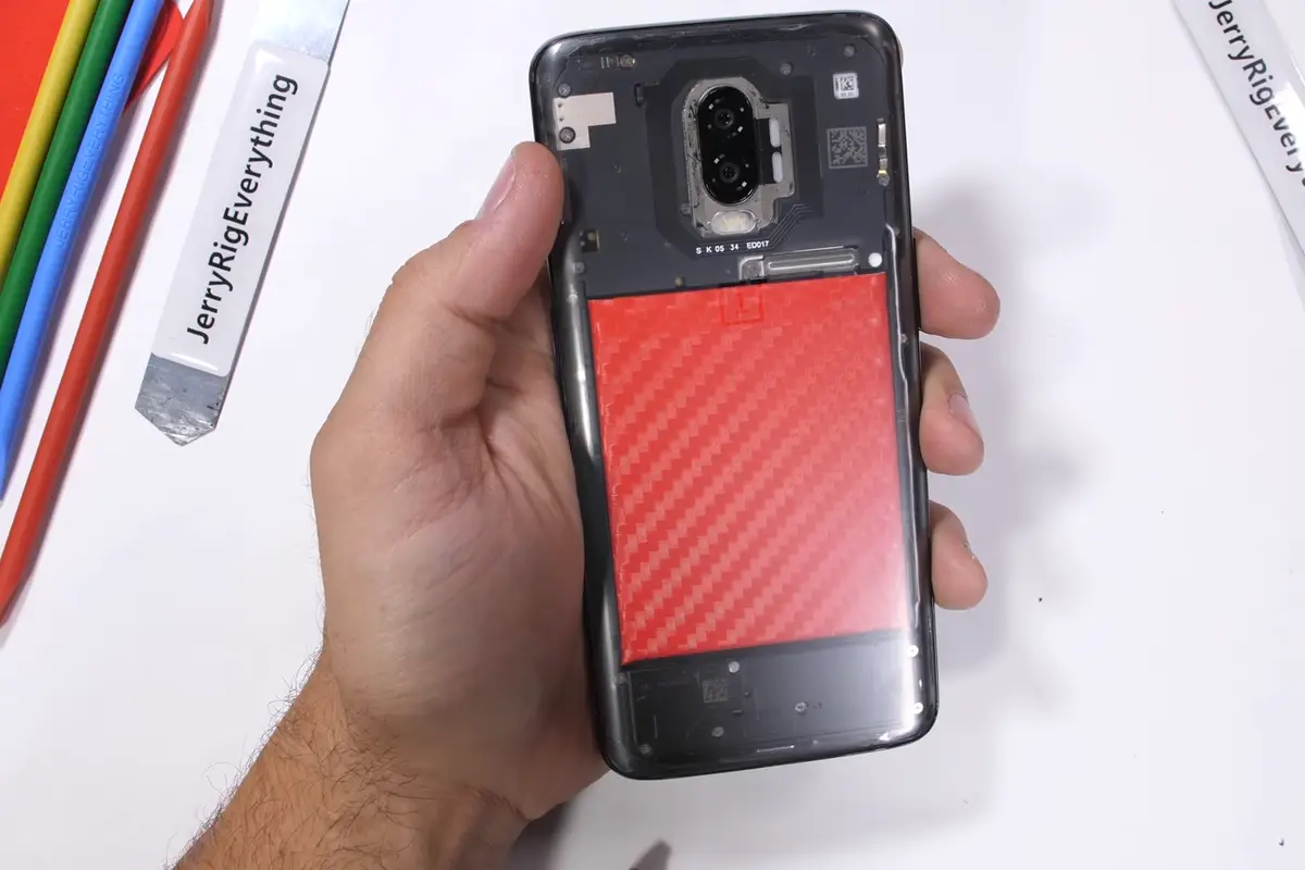 OnePlus 6T Gets Naked for JerryRigEverything, Here's the Result