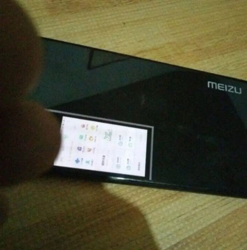 Meizu Pro 7 will let you take selfies from the main camera, courtesy second screen