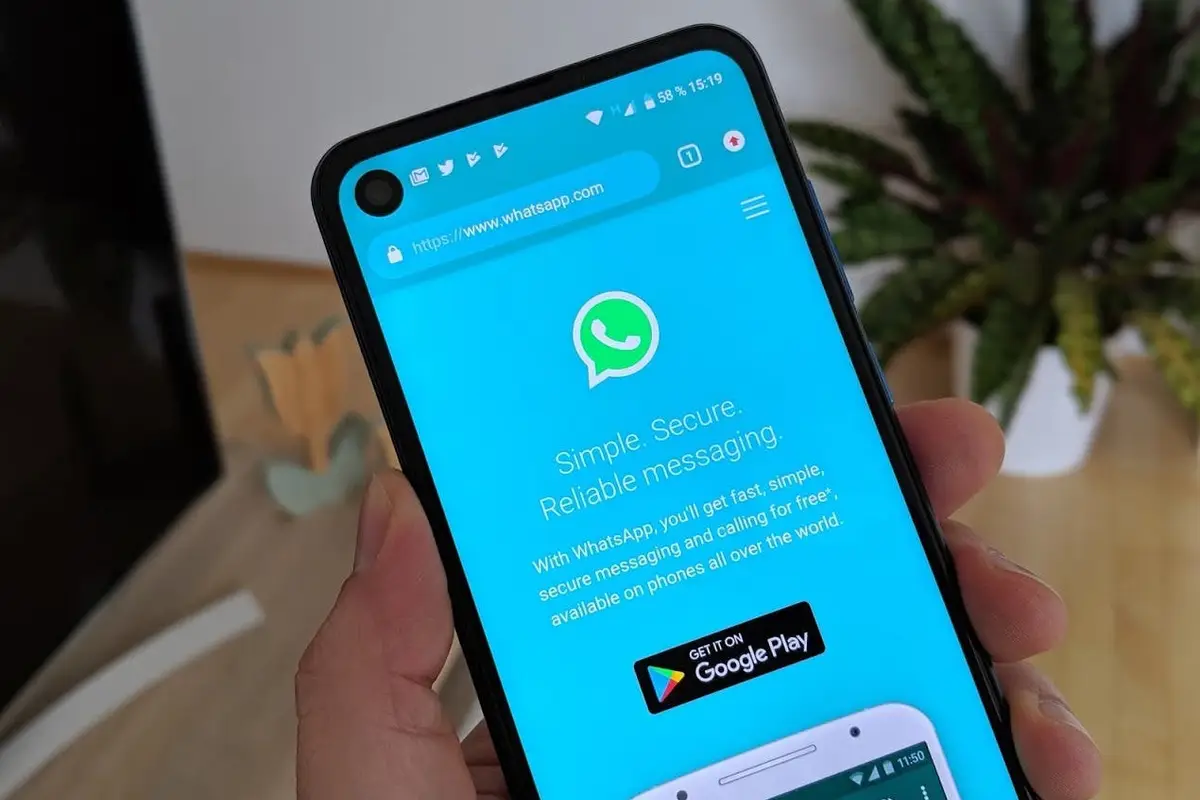 WhatsApp is PERMANENTLY banning users in groups with a suspicious name