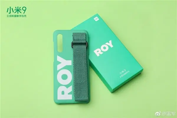 Xiaomi Mi 9 gets a customized protective mint-green case