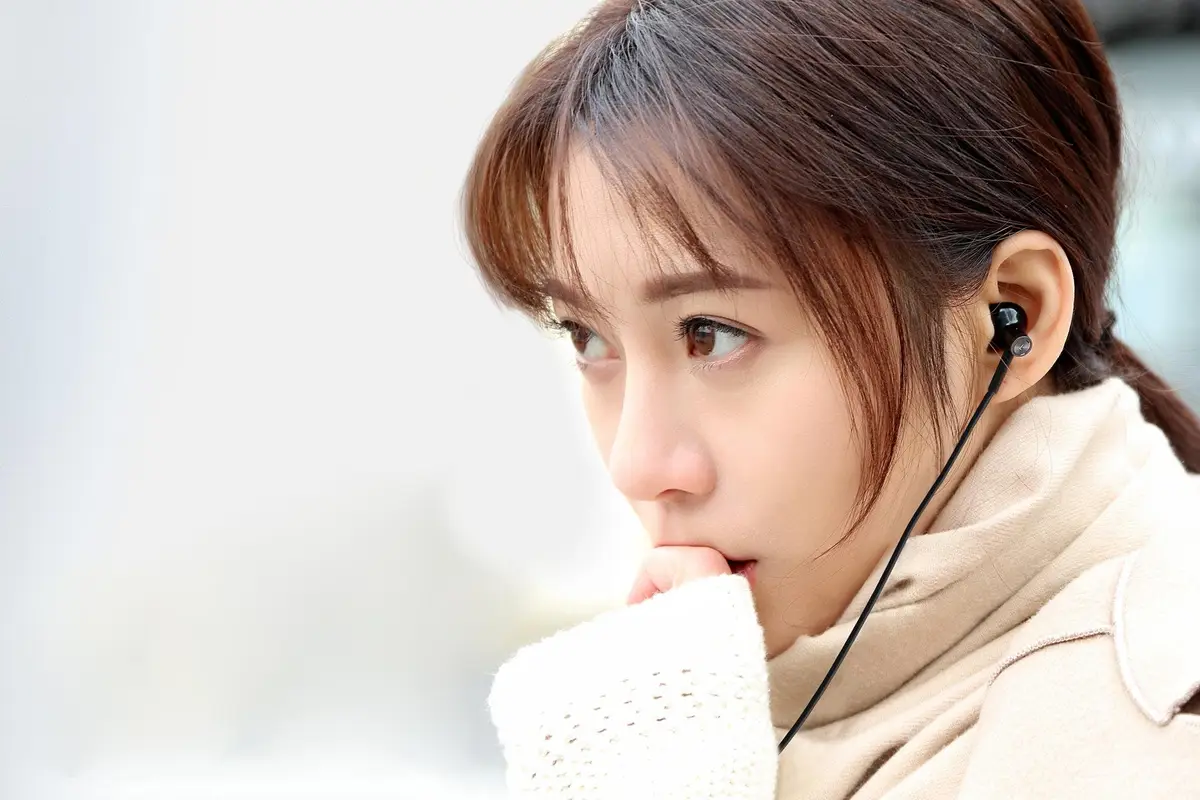 Xiaomi's Dual-Unit Half-Ear Headphone To Sell For 69 Yuan ($11)