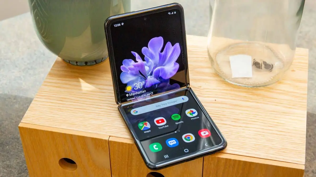 YouTube launches a mode for foldable smartphones like the Galaxy Z Flip