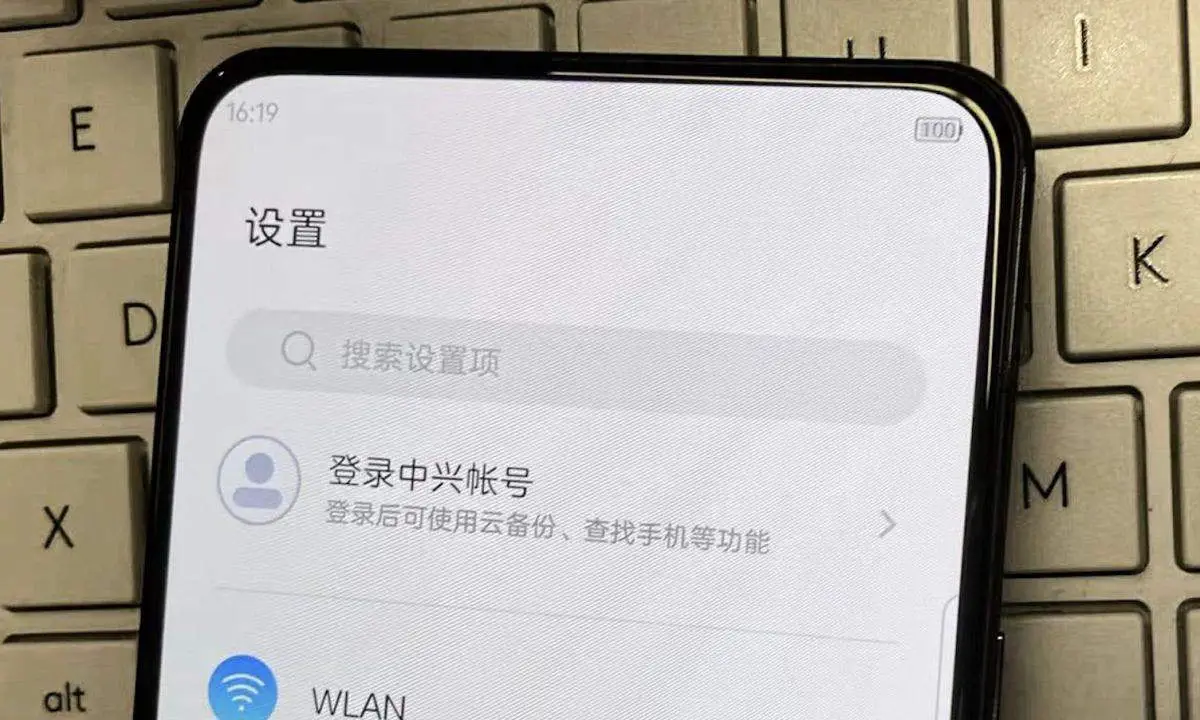 ZTE Axon 30 pictured live: The subscreen front camera is invisible