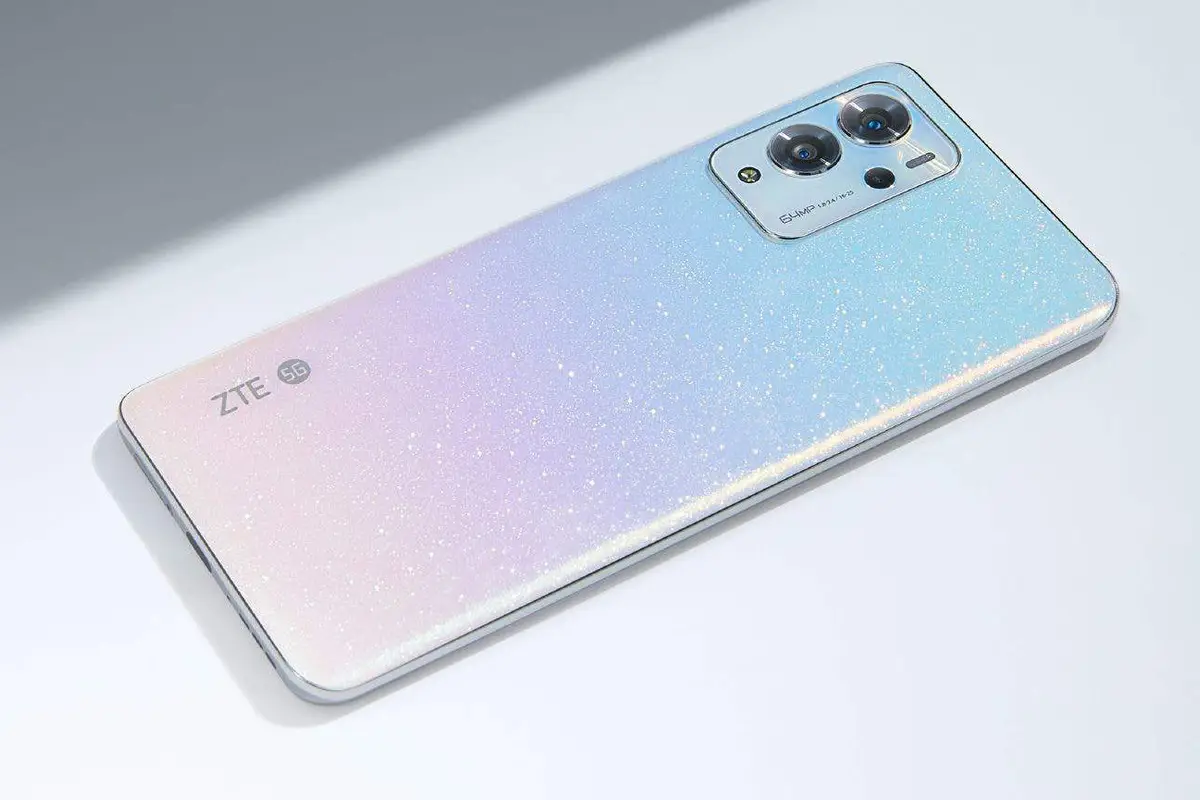 ZTE Voyage 20 Pro: 90Hz AMOLED, 5100mAh, 64MP, 66W for $ 345