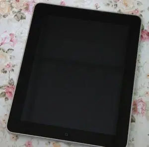 This tablet has a 9.7 inch screen 1Ghz CPU but 1Gb of Ram! It’s not an iPad!?
