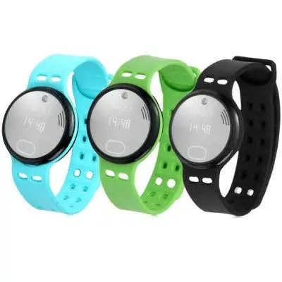 BandGoo fitness tracker, tells the time and acts as camera remote