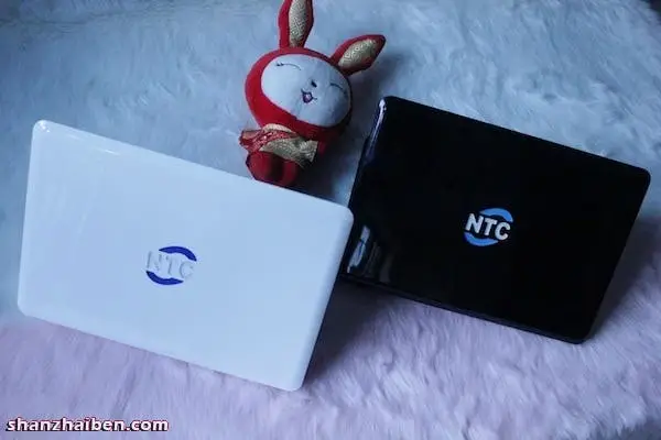 These awesome Macbook Air and Macbook clones get terrible logos!