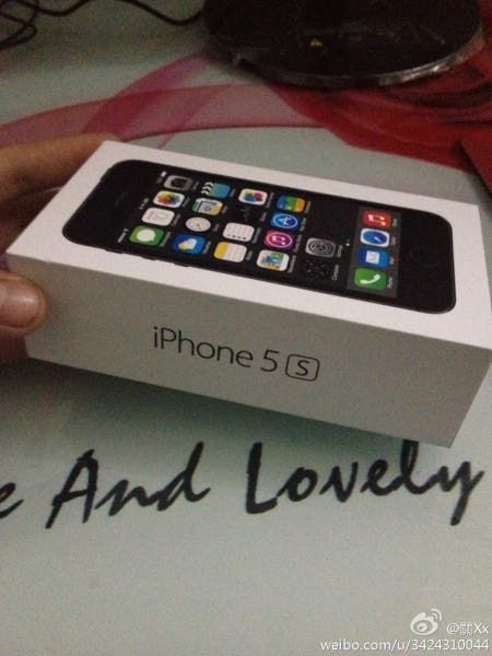 iPhone 5S packaging shows slight redesign to home button