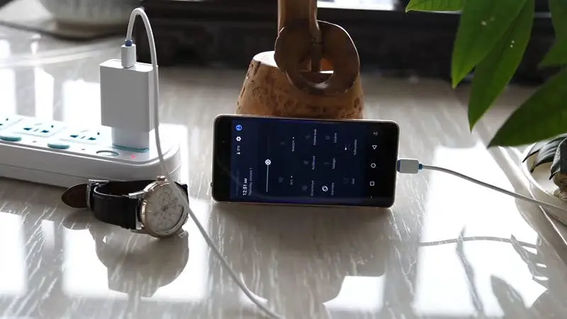 Ulefone Future showing off its battery on video