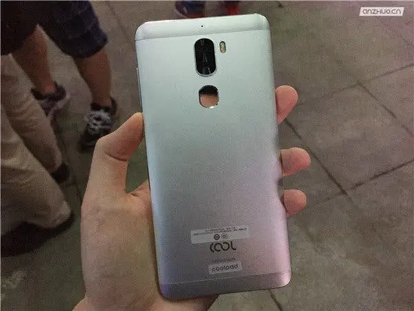 Hands on photos of the Cool 1