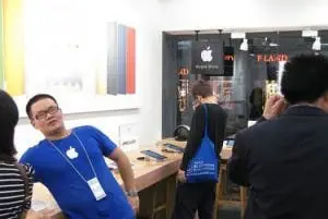 Fake Chinese Apple Stores Stay Open!