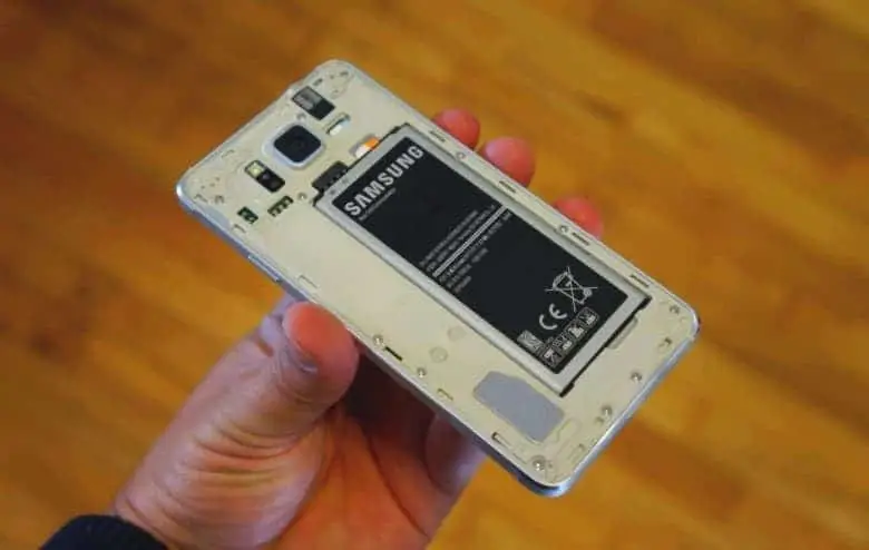 Samsung might be planning a return to removable batteries
