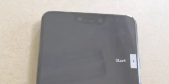 Google Pixel 3 XL with notch pictured in live images, also has glass back