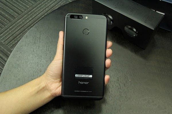 Honor Note 9 back side appears in leaked image, looks huge