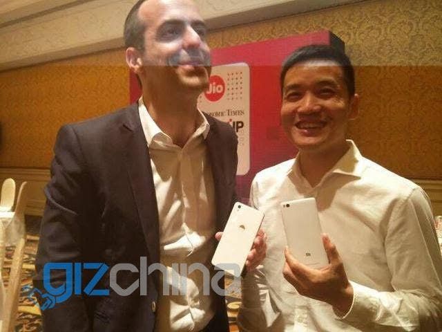 Hugo Barra of Xiaomi seems to be having fun with a OnePlus X! (updated)