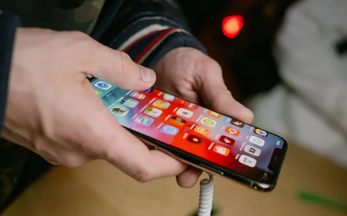 UBS: iPhone Sales Downturn Will Continue Until the End of 2020