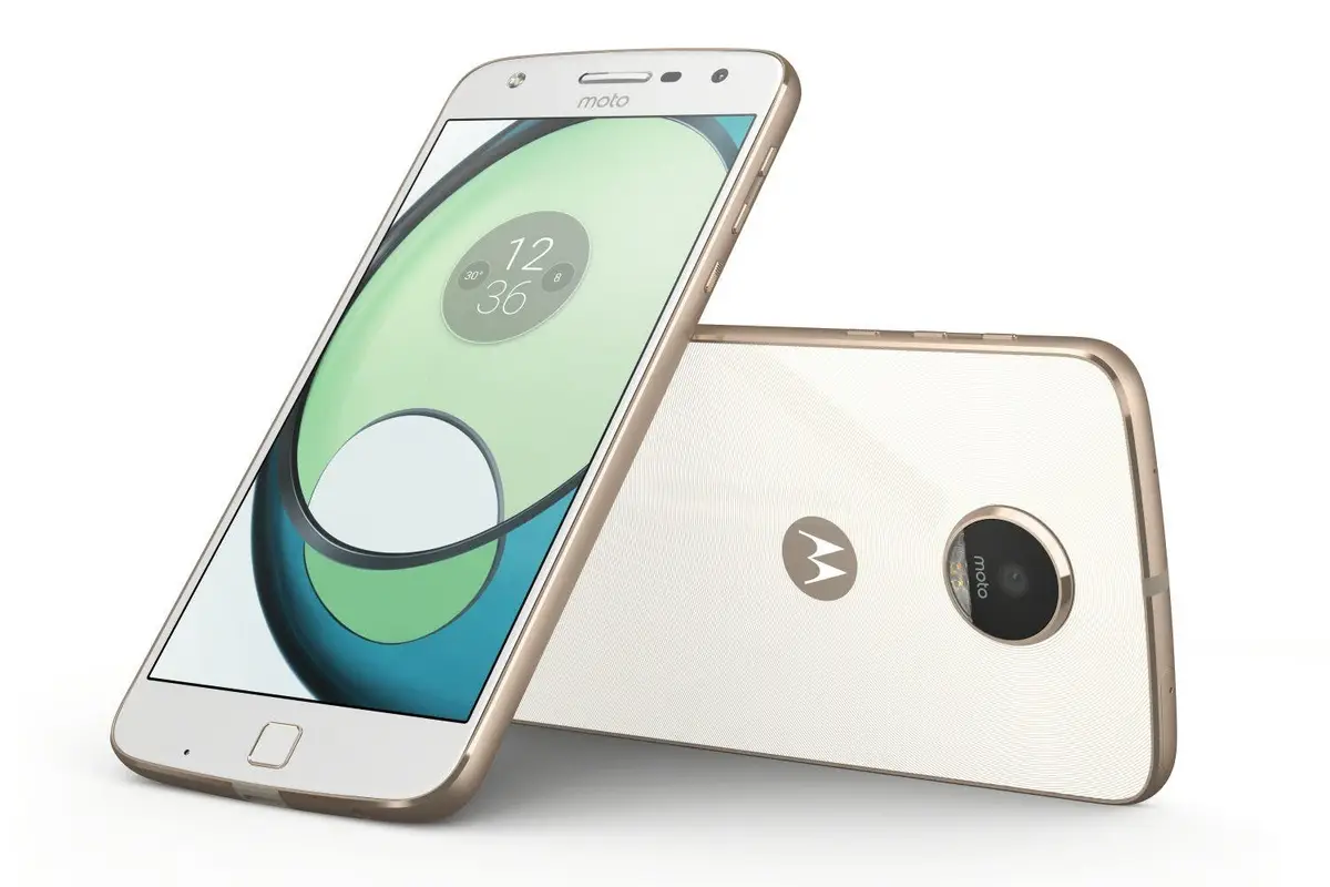 IFA 2016: Lenovo Moto Z Play and Hasselblad True Zoom