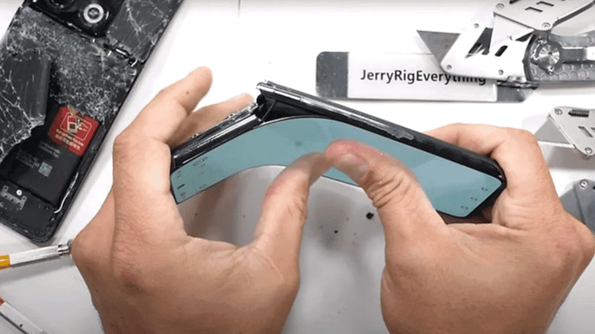 OnePlus 10T bending disaster calls the company's attention