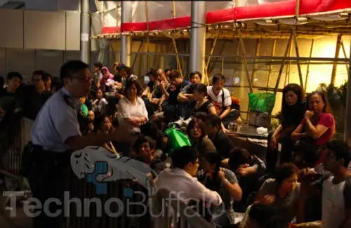 Someone tell Hong Kong the iPhone 4S won't launch today!