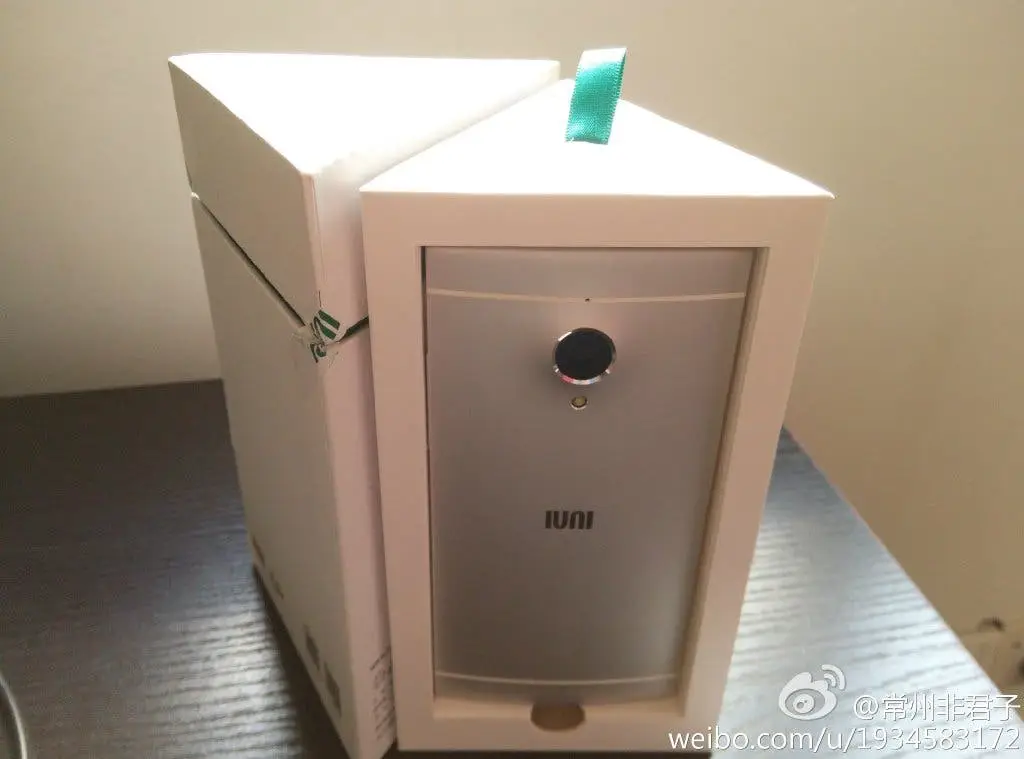 IUNI U2 ships in triangle packaging