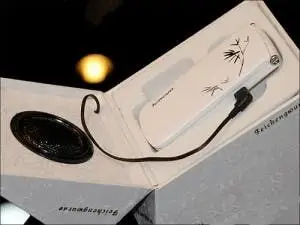 Phone Clone of the Week: Lcnevo 'Moon Cake' Edition