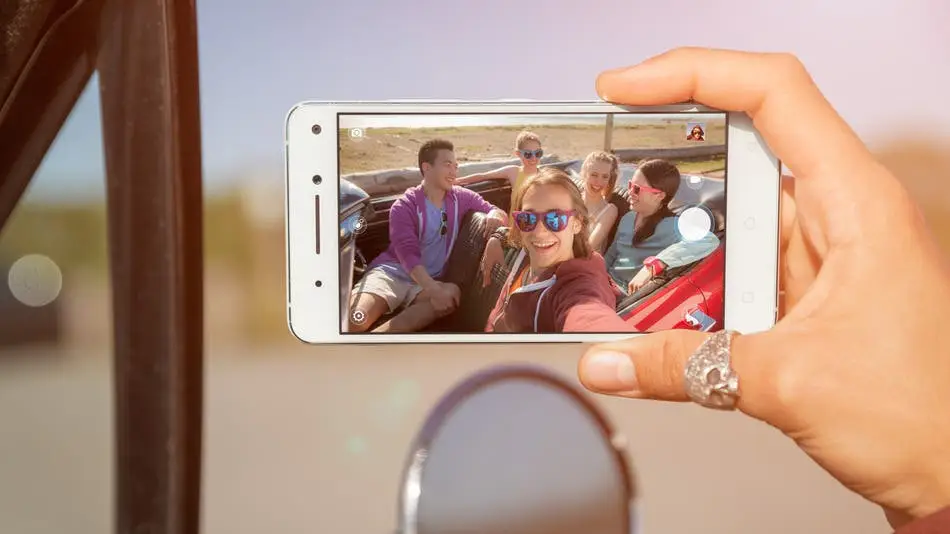 Lenovo's Vibe S1 has two selfie cameras for some reason