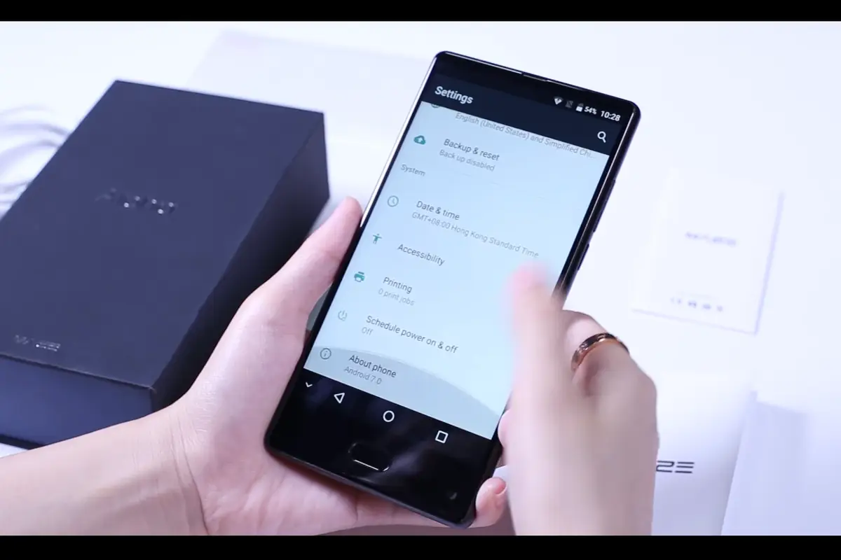 Tri-bezel-less MAZE Alpha finally out - Here's the Video Unboxing!