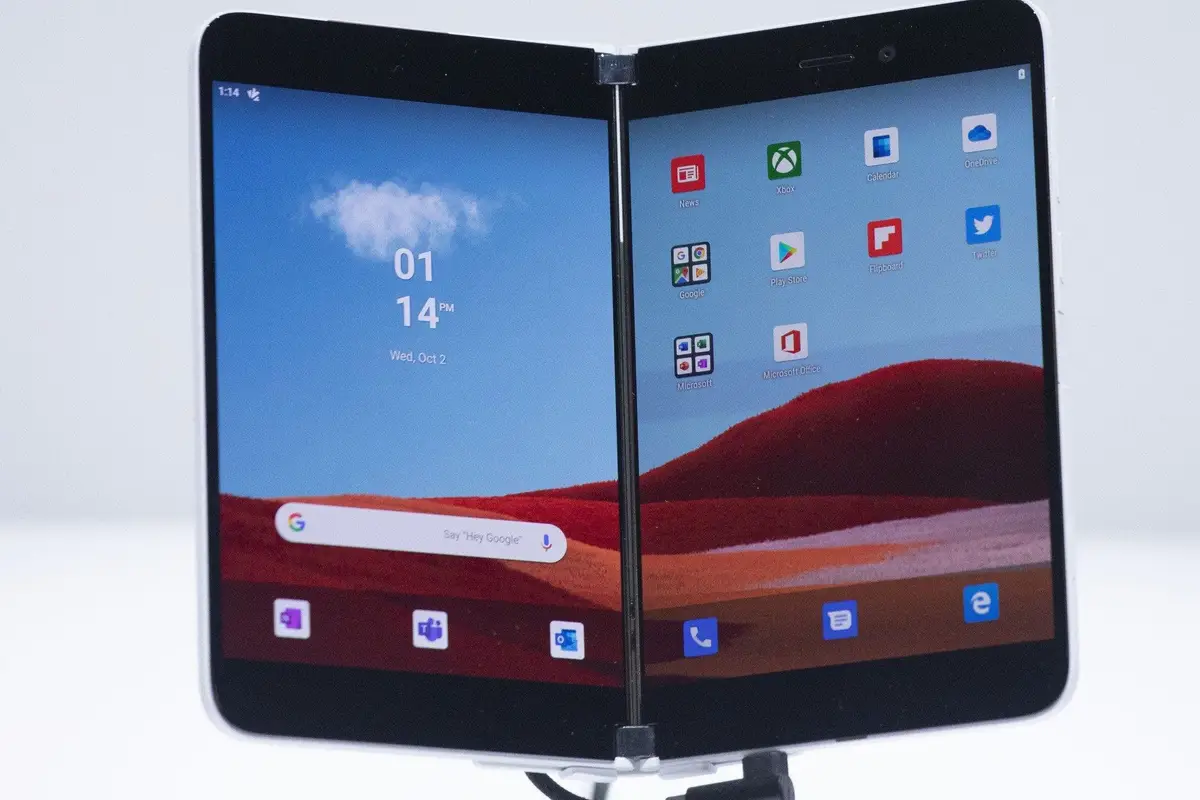 Microsoft Surface Duo foldable phone will come late 2020 without 5G support