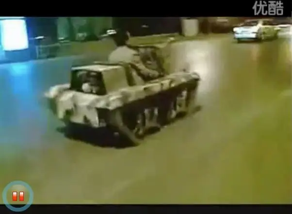 Mini Tank Rampages Through Chinese Streets! Video