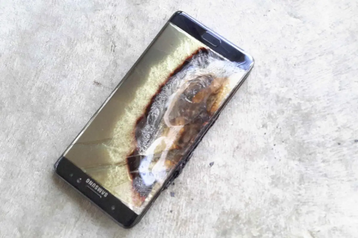 Samsung Galaxy Note 7 explodes in child's hands