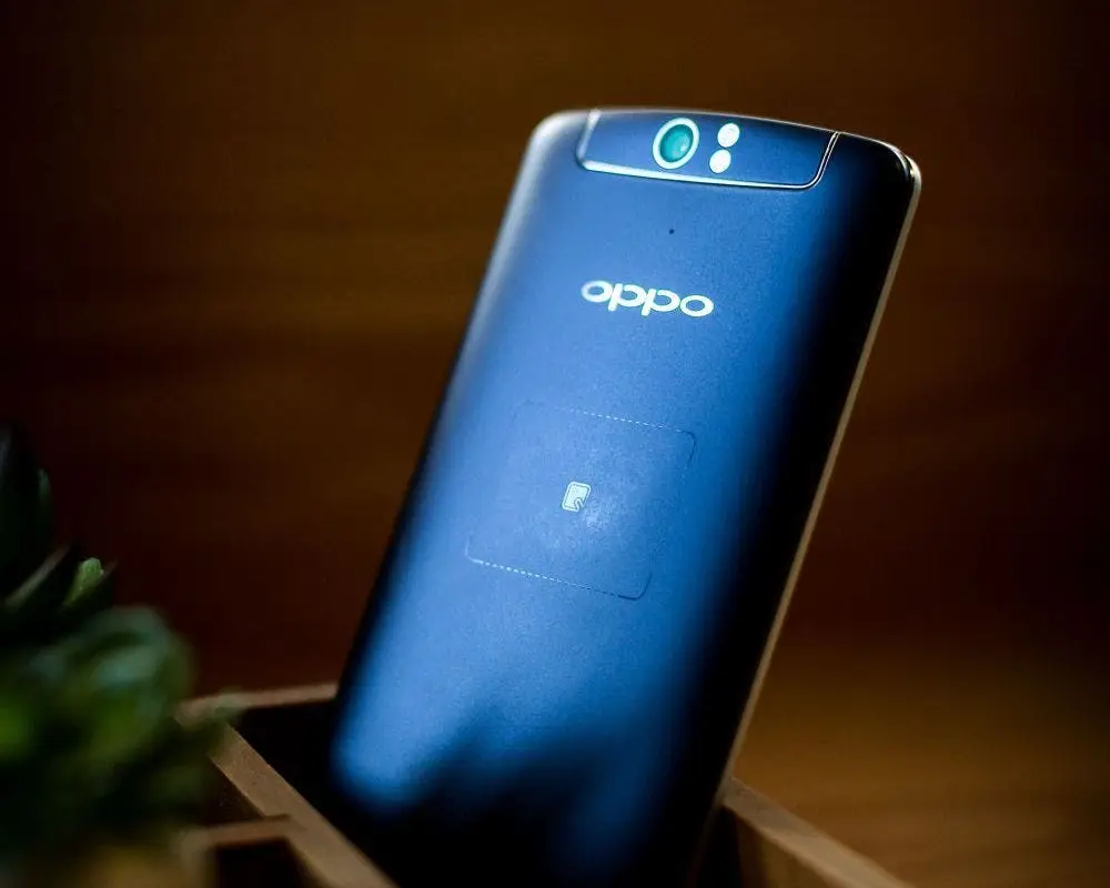 OPPO N1 gets a fresh, midnight black coat!