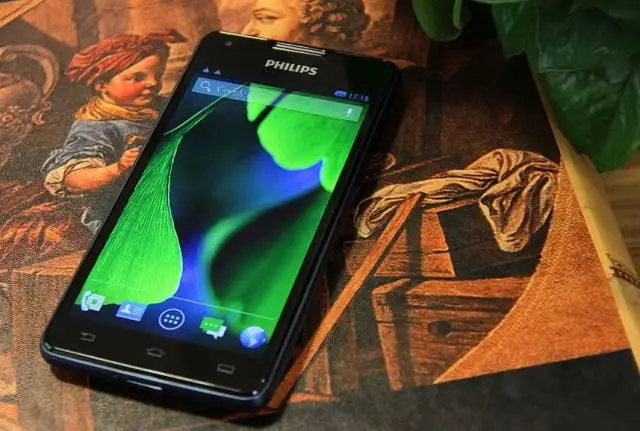 With a 5300mAh battery, the Philips W6618 is the king of endurance smartphones!