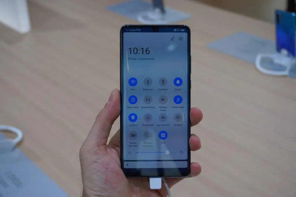 Huawei P30 series new update adds smart split screen & multi-device control center