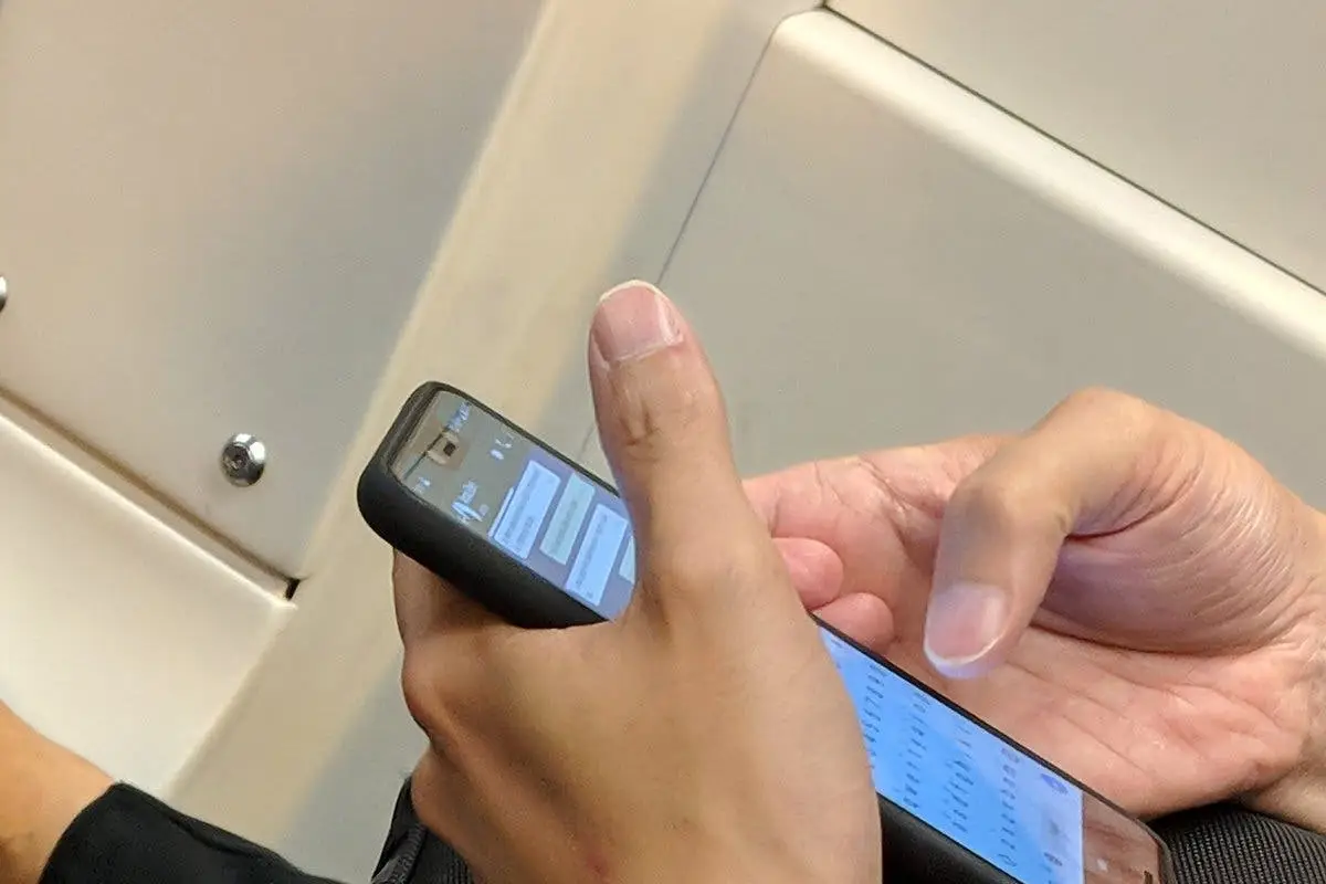 A Pixel 3 XL has been forgotten in a lyft car, pics leaked again