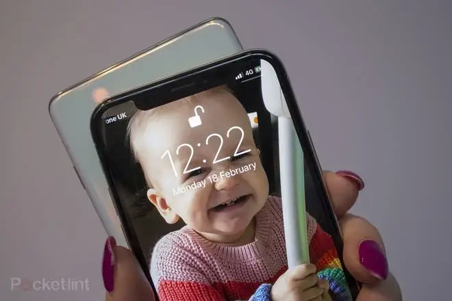 Using The Galaxy S10's Wireless PowerShare requires a minimum power charge
