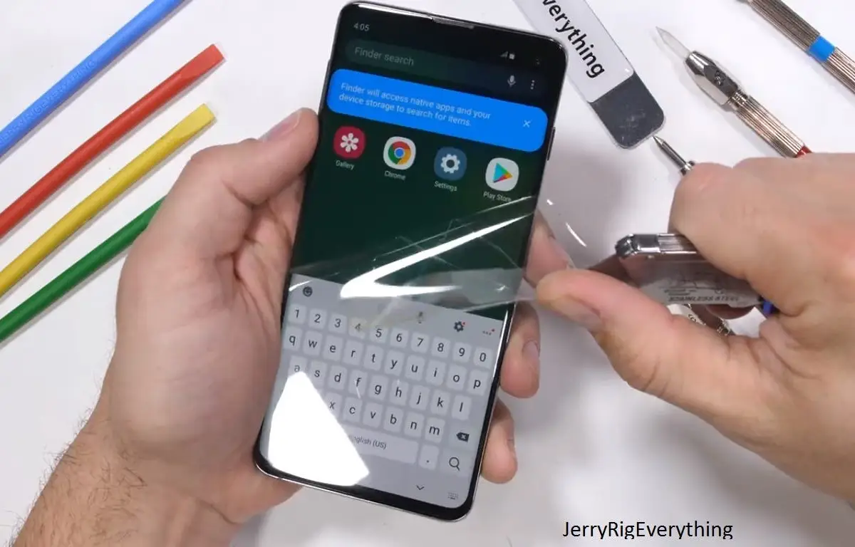 Samsung claims S10 pre-applied screen protector costs 30$!