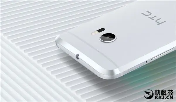 HTC records fourth consecutive quarterly loss