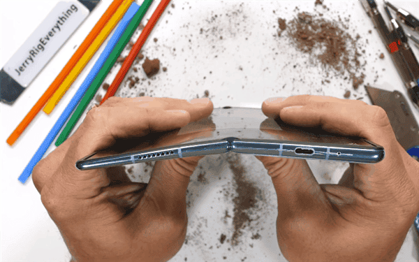 Huawei Mate X2 Durability Test: You Can't Bend It!