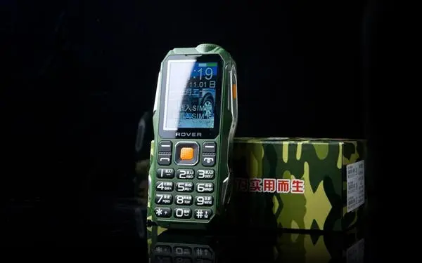 Chinese made Land Rover phone has a 10,800mAh battery and built in flashlight