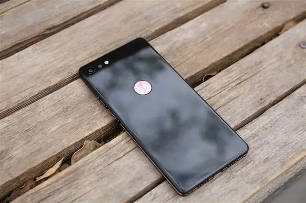 Snapdragon 845-Powered Smartisan R1 Set to Sport a Top Notch