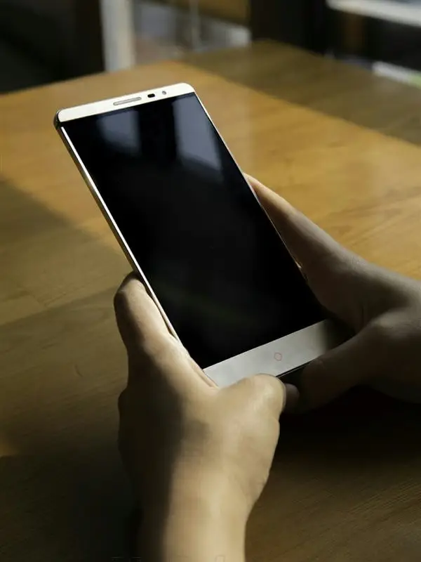 Phablet version of the Nubia Z9 Max photos published