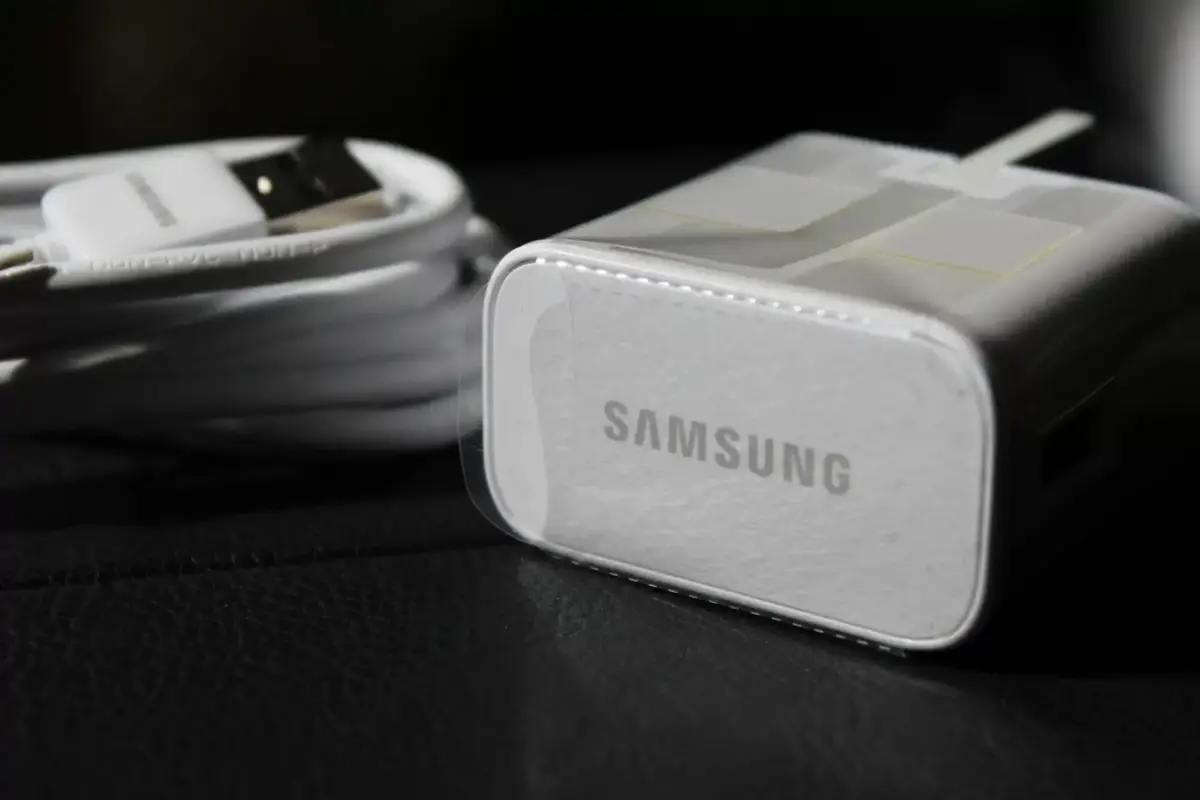 Following Apple, Samsung Brazil could be sued for not including chargers