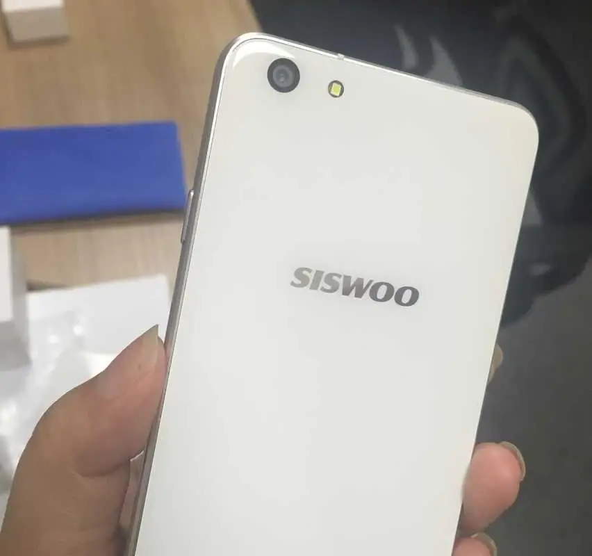 Another stylish mid-ranger! Spy photos of the Siswoo i8 with 2.5D display
