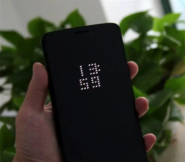Hands on photos of the TCL N3, show off active cover and wireless charger
