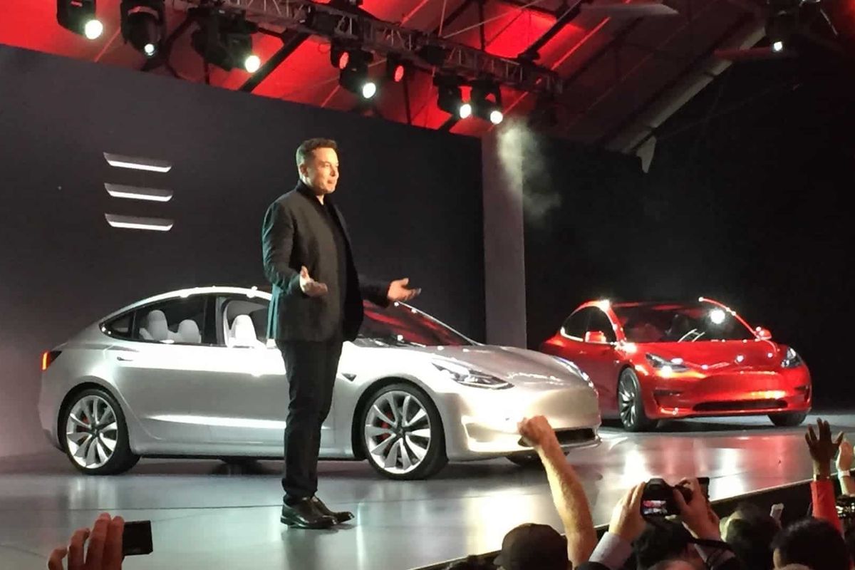 Why Tesla can't be a 'money-making machine' like Apple