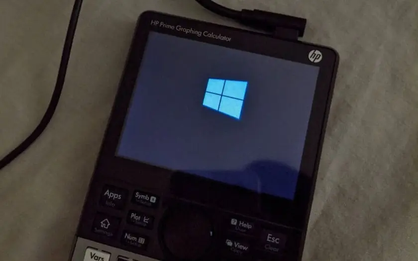 Windows 10 on a calculator: it's possible and here's how!