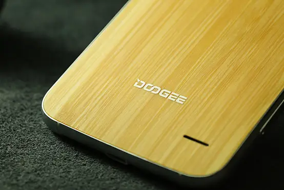 Doogee using the same factory as OnePlus for wooden covers