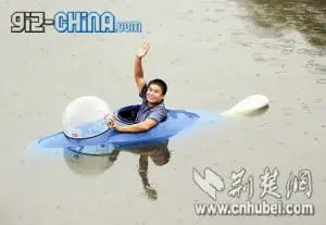 Homemade Chinese Submarine Can Stay Underwater for 10 Hours