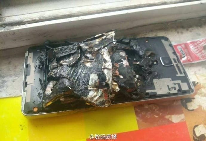 Xiaomi Mi4 Causes Fireworks In Classroom